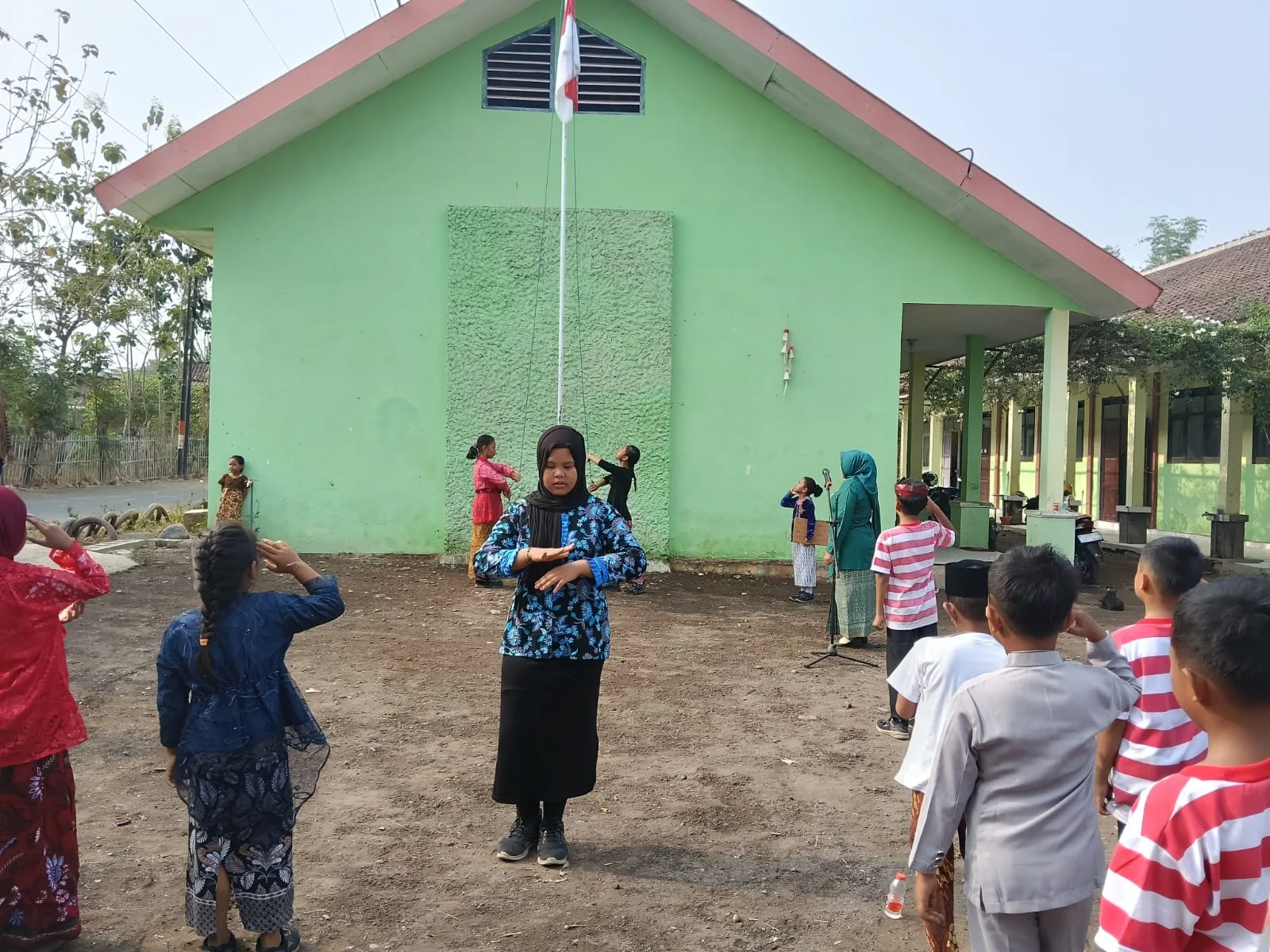 UPACARA MEMPERINGATI HARI SUMPAH PEMUDA